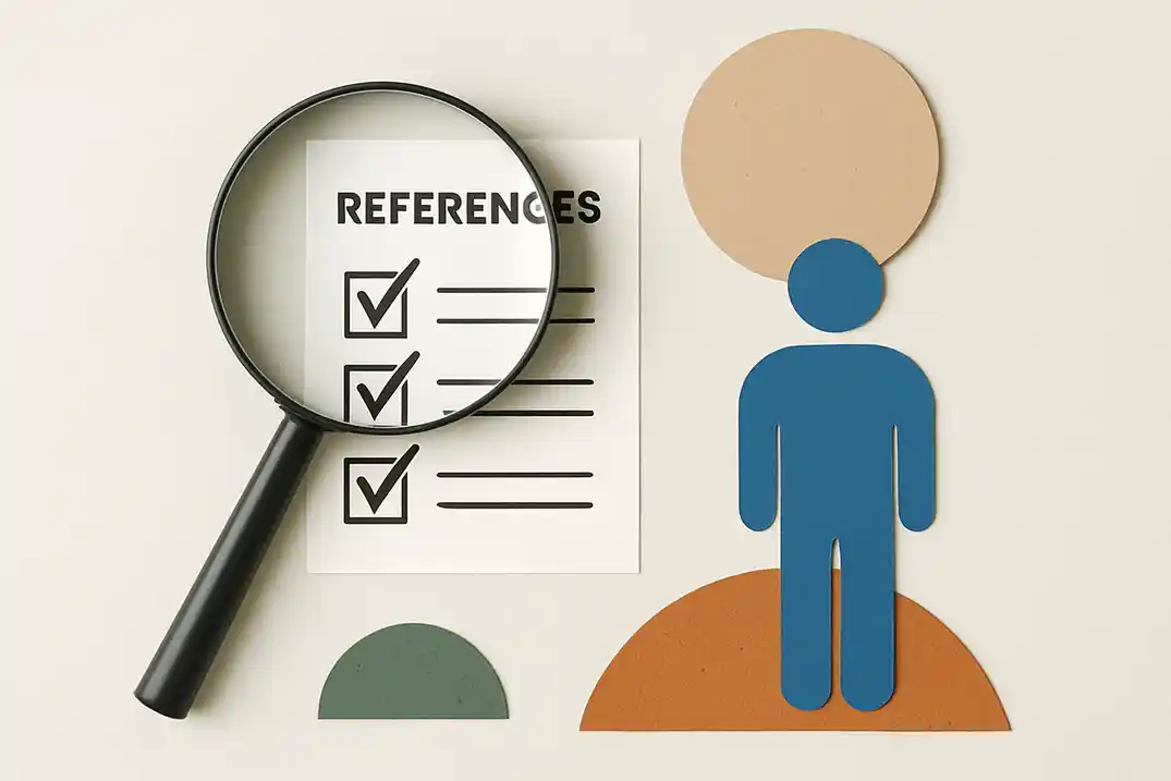 Recruiter voert een referentiecheck uit via telefoon